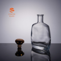 Bouteille en verre carrée plate arrondie de 700 ml, idéale pour l'emballage du brandy, du whisky et des spiritueux haut de gamme en articles cadeaux
