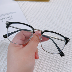 <span class=keywords><strong>Gafas</strong></span> <span class=keywords><strong>de</strong></span> miopía <span class=keywords><strong>de</strong></span> luz azul <span class=keywords><strong>de</strong></span> tendencia 2024, <span class=keywords><strong>gafas</strong></span> <span class=keywords><strong>de</strong></span> miopía <span class=keywords><strong>de</strong></span> nueva <span class=keywords><strong>moda</strong></span> Unisex para hombres y mujeres, <span class=keywords><strong>gafas</strong></span> graduadas transparentes <span class=keywords><strong>de</strong></span> lujo - Product Image 3