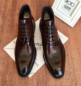 Bottes en cuir montantes style brogue britannique, chaussures de ville formelles en cuir, bottes Martens rétro gravées, bottines tendance à lacets - Product Image 4