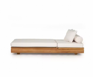 Chaise longue double en teck massif avec coussins en tissu blanc moelleux, design moderne, mobilier de jardin pour extérieur et bord de piscine - Product Image 2