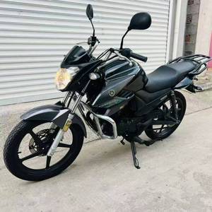 Motocyclette de tourisme <span class=keywords><strong>Yamaha</strong></span> FZ125 d'occasion vendue directement par le fabricant, équipée d'un moteur monocylindre 125cc à quatre temps refroidi par air, à essence. - Product Image 2