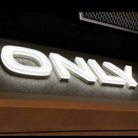 Letras Acrílicas Personalizadas con Iluminación LED, Retroiluminadas con Acero Inoxidable, Resistentes al Agua IP65, para Publicidad en Tiendas y Empresas