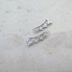 Pendientes de Aro Finos Shualluk, Oro Sólido de 18K, Diamantes Blancos con Corte Princesa, Diseño Geométrico para Uso Diario de Mujer - Product Image 4