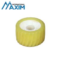 Rouleau oscillant nervuré de calibre en PVC jaune 18mm avec tambour en PVC blanc pour pièces et accessoires de remorque de bateau