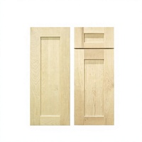 Porte de placard Shaker en bois massif brut avec panneau encastré pour projet de rénovation de cuisine sur mesure
