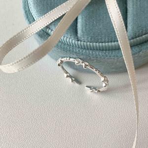 Anillo Delgado de Plata de Ley S925 con Diseño de Lazo para Mujer, Diseño de Nicho con Capas Incrustadas en Forma de Corazón, Sensación Fresca, Ligera y de Lujo de Alta Gama - Product Image 3