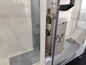 シャルピー衝撃試験機保護カバー付き装置ラボ使用1年保証 - Product Image 4