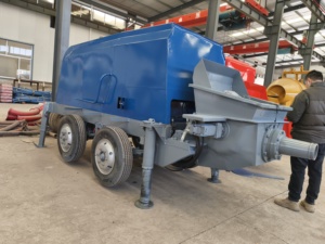 Pompe à <span class=keywords><strong>béton</strong></span> électrique sur remorque MINLE HBTS60 à double sortie, 68 m³/h, 90 kW, avec deux pompes Kawasaki pour la construction de bâtiments de grande hauteur, de tunnels et de ponts - Product Image 2