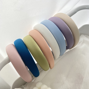 La diadema de satén de color liso estilo coreano es una diadema sencilla y elegante para niñas con bordes anchos. - Product Image 2