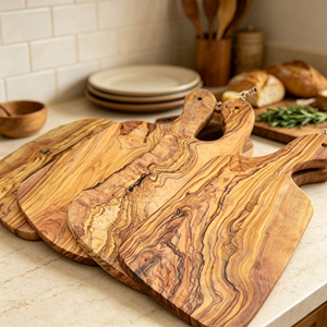 Tabla de Cortar de Madera de Olivo de Primera Calidad, Bandeja para Servir Queso con Logotipo Personalizado - Product Image 3
