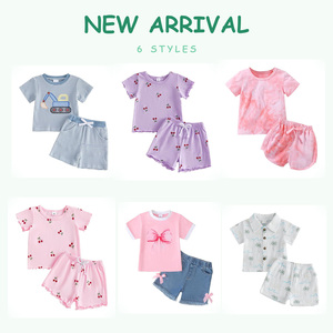 Venta al por mayor de conjuntos de 2 piezas para niños y niñas, estilos variados para tiendas minoristas locales, mezcla aleatoria. - Product Image 1