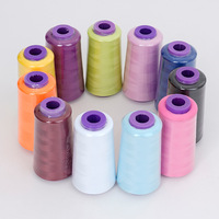 Fil à surjeter en polyester teint haute ténacité 150D à faible élasticité, bobine de 2500 yards pour la couture industrielle de vêtements, fourniture d'usine