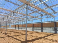 Serre agricole en verre trempé avec système hydroponique - Contrôle climatique automatisé pour la culture commerciale de légumes