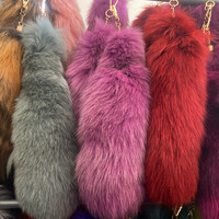 Vente en gros d'usine Les femmes adorent les porte-clés en vraie fourrure de renard Porte-clés de luxe pour femmes Fourrure de renard teinte bleu rouge rose blanc Porte-clés innovant