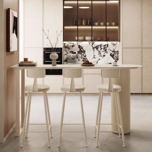 Îlot de cuisine moderne avec plateau en marbre et base noire pour petit espace repas d'appartement - Product Image 3