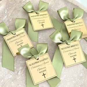 Targhette Nomi Personalizzate in Acrilico Quadrate Incise al Laser - Regali Eleganti e Personalizzati per Matrimoni, Battesimi e Prima Comunione - Product Image 1