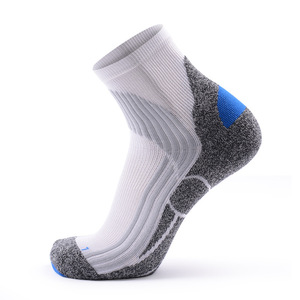 Chaussettes de course personnalisées de haute qualité en plein air antitranspiration compression en tricot éponge Coolmax pour hommes - Product Image 2
