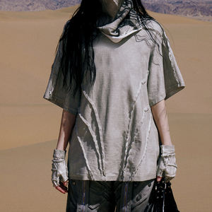 เสื้อยืดสตรีทแวร์ทรงหลวมสไตล์ฤดูร้อน แขนสั้น ตะเข็บโชว์ ดีไซน์แบบดิสเทรส สไตล์ทะเลทราย เป็นมิตรกับสิ่งแวดล้อม งานปะติดปะต่อ ผลิตตามแบบ OEM - Product Image 2