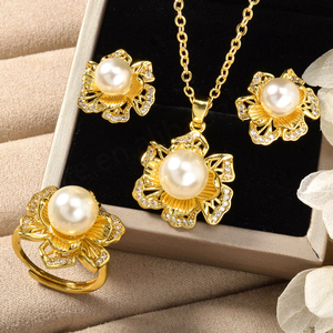 Conjunto de Joyería de Moda al por Mayor, Anillo, Aretes y Collar con Colgante de Flores de Circonita y Perla Chapados en Oro de 18k de Primera Calidad - Product Image 1
