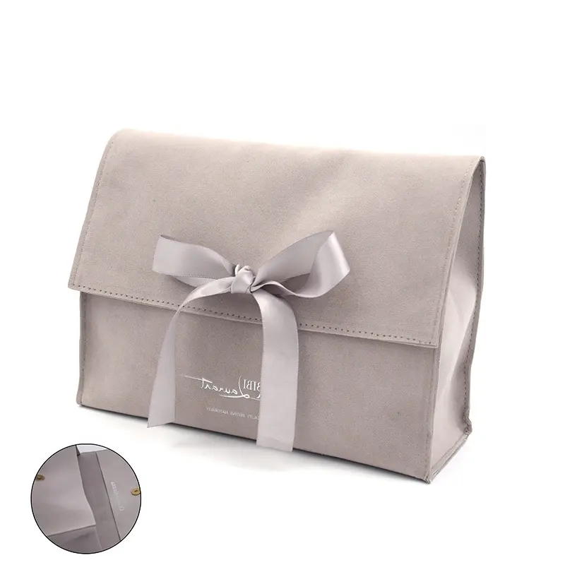 Bolsa de cosméticos de lujo con cierre de botón magnético, con logotipo personalizado, solapa de sobre gris, bolsa de joyería de ante para perfume
