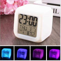 Réveil numérique électronique LED pour enfants, veilleuse à 7 couleurs changeantes, gadget pour enfants, horloge de bureau, vente chaude de l'usine Tmy