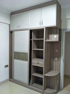 Armoire autoportante moderne et élégante, portes coulissantes durables, poignées en métal élégantes, contrôle de qualité élevé pour la chambre à coucher, l'hôtel, la salle de sport - Product Image 5