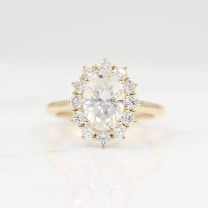 Anillos de compromiso de oro macizo para mujer al por mayor con piedra Esmeralda y diamante - Product Image 1