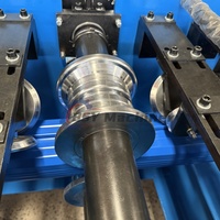 Ligne de production entièrement automatique de tuyaux de pluie métalliques pour la construction, machine de formage à froid pour la fabrication d'accoudoirs de descente carrés