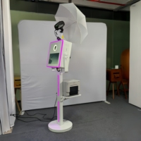 Vergrößerte Metall-Fotobox mit 15,6 Zoll verstellbarem Touchscreen, Kamera und LED-Lichtleiste für Bar, Hochzeit, Party-Verleih