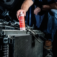 Nettoyant pour radiateur System Clean TEC 2000, idéal pour l'entretien du système de refroidissement du moteur, l'élimination des dépôts et un maintien fiable des performances thermiques.