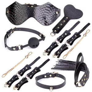 Ensemble de 7 pièces portables en cuir pour jeux de bondage sexy pour couples, comprenant des menottes, des attaches pour les pieds, des attaches de lit et une fouet pour le flirt et les jeux SM - Product Image 2