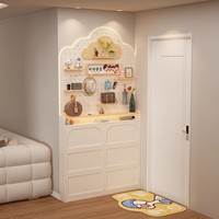 Étagère murale en bois perforé multifonctionnelle pour rangement et présentation, idéale pour salon, décoration intérieure et bureau