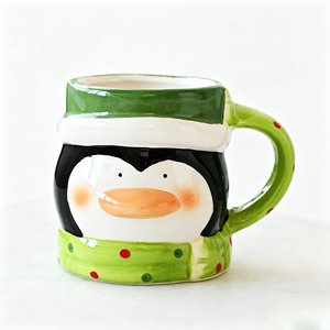 Taza de <span class=keywords><strong>Café</strong></span> de Cerámica con Pingüino <span class=keywords><strong>Kawaii</strong></span> con Gorro y Bufanda Verdes de Navidad, Pintada a Mano con Mejillas Rosadas, Taza para Bebidas Navideñas - Product Image 1