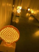 Luz Estroboscópica LED de Advertencia de Seguridad para Obras de Construcción LB-5102 con Colores Ámbar, Rojo y Azul y Frecuencia de Destello de 3 Veces por Segundo