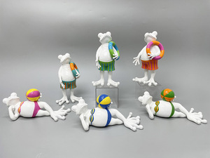 Custom Cute Home Decor Handicraft Bikini Frog Statue Resin Colorful Beach Frog Sculpture Swim Frog Figurine Novelty Gifts
