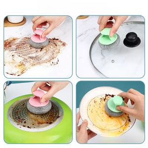 Cepillo de limpieza con bola de acero y mango largo para el hogar, cepillo con mango de plástico y acero, práctico utensilio para lavar platos. - Product Image 4