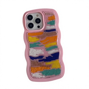 Étui de téléphone pour Apple iPhone, fait main par Ziyan, orné de perles, 6 pouces, motif floral ondulé, antichoc et protecteur - Product Image 1