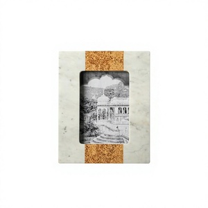 Cadre photo rectangulaire vintage en résine fait main avec impression numérique couleur pour décoration murale ou de table pour la maison ou l'hôtel - Product Image 1