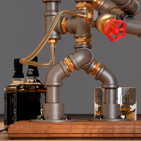 Distributeur d'alcool Robot en laiton gris avec ampoule pour cadeau de pompier