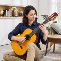 Guitare Flamenco Negra de style Conde, fabriquée à la main, avec table en épicéa massif, dos et éclisses en palissandre indien, finition française.