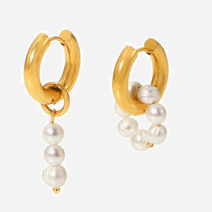 Pendientes de aro de acero inoxidable con colgante de perla natural de agua dulce asimétrica para mujer, uso diario - Product Image 1