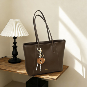 Nouveaux sacs à bandoulière grande capacité avec pendentif petit ours mignon, sacs fourre-tout de haute qualité pour usage quotidien pour femmes - Product Image 3