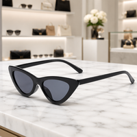 Lunettes de soleil unisexes œil de chat vintage de luxe, petites, en métal, effet miroir, protection UV400, légères, monture complète, multicolores, dorées, forme triangle ovale, magnifiques