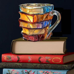 Taza de Vidrio Pintada a Mano en 3D con Diseño Único de Pila de Libros, Artesanía Única para Bar - Product Image 2