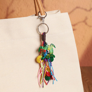 Breloque de sac bohème colorée en coquille de noix de coco avec pompon, porte-clés fait main, accessoire suspendu pour sac à dos ou voiture, style <span class=keywords><strong>hippie</strong></span> arc-en-ciel tressé pour fille, idéal pour les vacances - Product Image 6