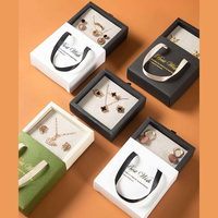 Petite boîte d'emballage pour bijoux en carton ondulé personnalisée, logo en relief argenté, écologique, recyclable, portable, pour collier