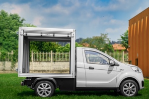 Epic0 Furgoneta de carga eléctrica con chasis de cabina impermeable Batería de litio 135-195Km Rango Dirección izquierda Cámara trasera Ahorro de energía - Product Image 4