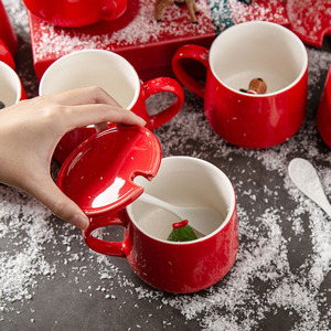 Ly sứ Giáng sinh họa tiết gốm sứ đỏ, có hình chú chim cánh cụt và ông già Noel bên trong - Product Image 2