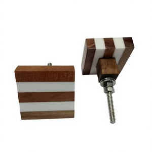 Boutons de commode en résine et bois faits à la main, poignée de meuble en bois d'acacia rayé et résine pour tiroir de cuisine et porte - Product Image 1