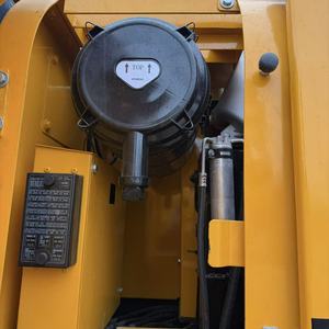 Excavadora Hyundai HX220HD Usada, Excavadora de Orugas de 22 Toneladas para Trabajo Pesado, Importada Original, en Buen Estado de Funcionamiento, en Venta - Product Image 3